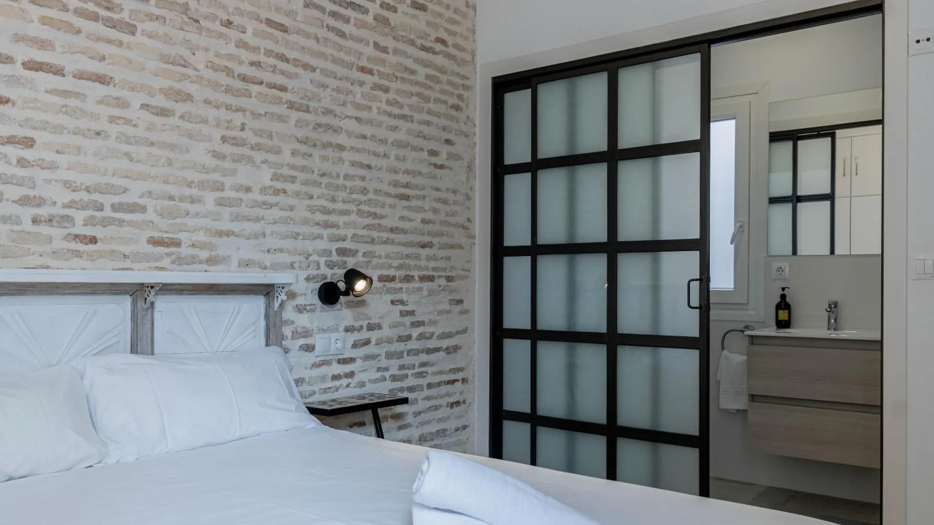 Appartamento Sepulveda, Moderno Apartamento By Outin Siviglia
